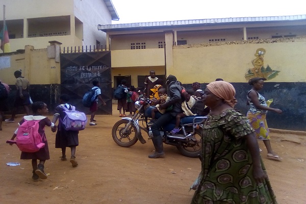 Article : Rencontres sur le chemin de l’école au Cameroun